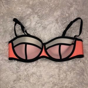 Triangl bikini top almost brand new